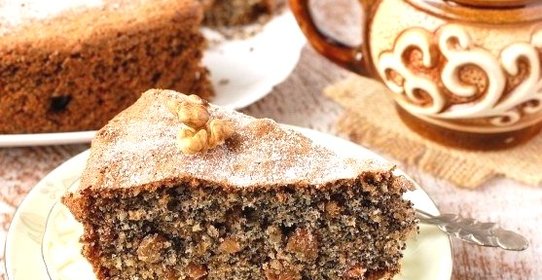 Быстрый пирог с орехами и изюмом