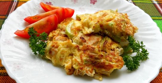 Омлет с курицей и кабачками