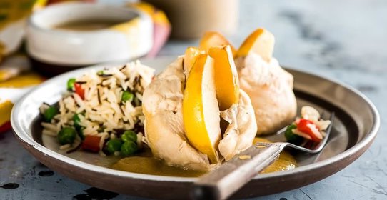 Курица тушеная с айвой