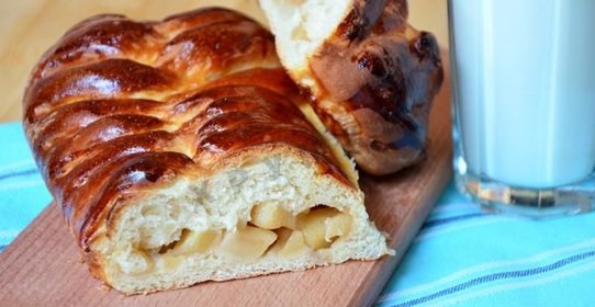 Дрожжевая коса пирог с яблоками