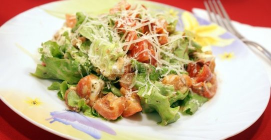 Салат с помидорами черри и сыром фета