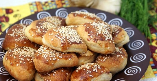 Спагетти с креветками, фетой и помидорами