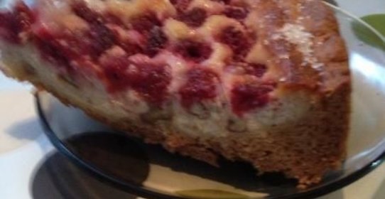Пирог творожный с малиной