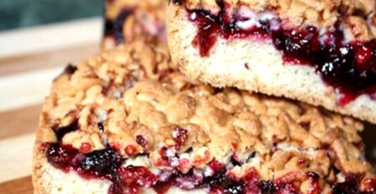 Быстрый песочный пирог с вареньем