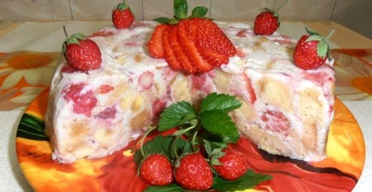 Клубнично-банановый торт