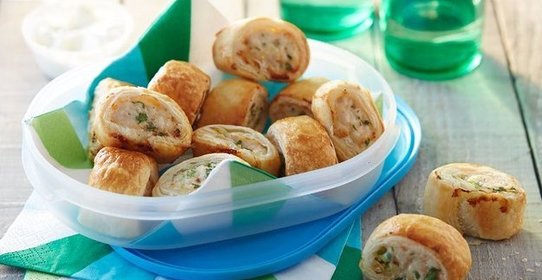 Слоеные рулетики с курицей