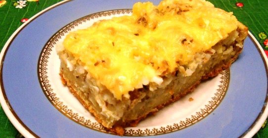 Быстрый пирог с консервами и рисом