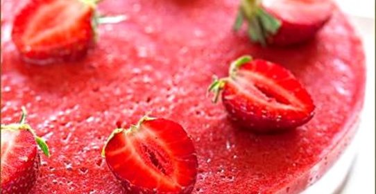 Клубнично-йогуртовый торт