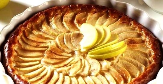 Пирог с яблоками в мультиварке