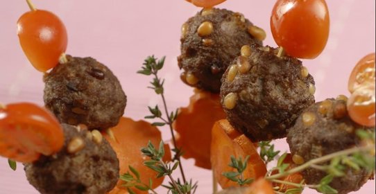 Мясные шарики с кедровыми орешками