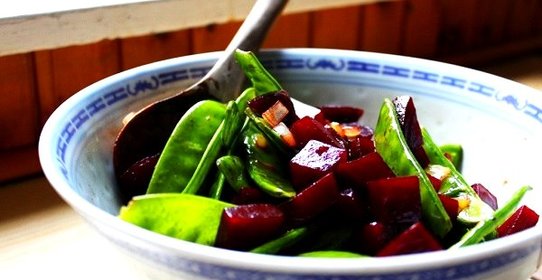 Простой салат из свеклы вареной