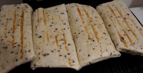 Рулеты с куриным филе и брокколи