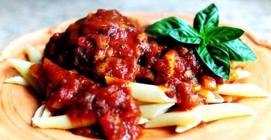 Паста Пенне с курицей и соусом Маринара