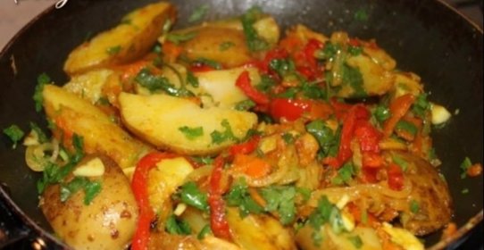 Картофель в мундире с имбирем, овощами и куркумой