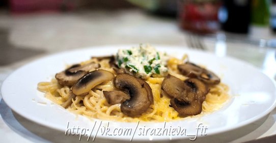 Паста с сыром и соусом из рикотты