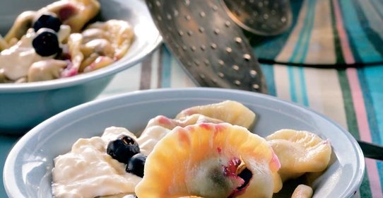 Лимонные вареники с черникой