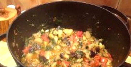 Аджапсандали с цыпленком табака