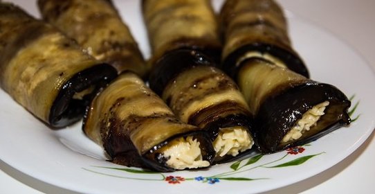 Баклажанные рулетики