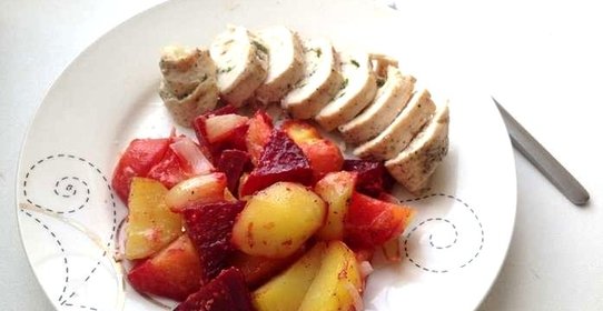 Куриный рулет с запеченными овощами