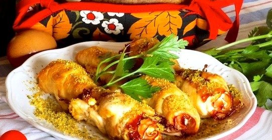 Куриные рулетики с ветчиной и яйцом