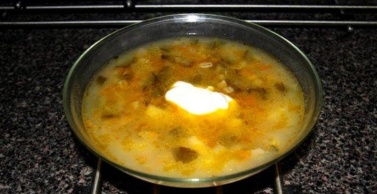Рассольник с перловкой и почками