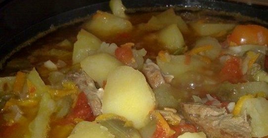 Баранина с баклажанами и помидорами