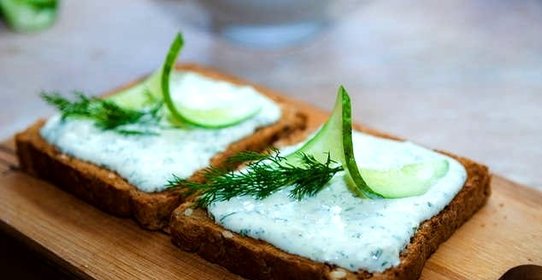 Творожный крем с зеленью