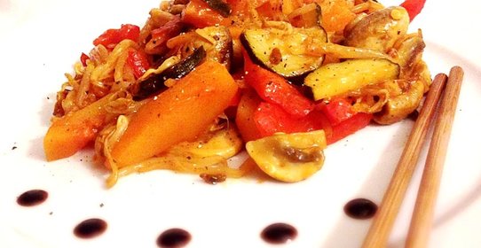 Овощи с грибами в кисло-сладком соусе