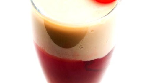 Кокосово-малиновый коктейль