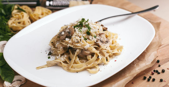 Спагетти с грибами в сливочном соусе