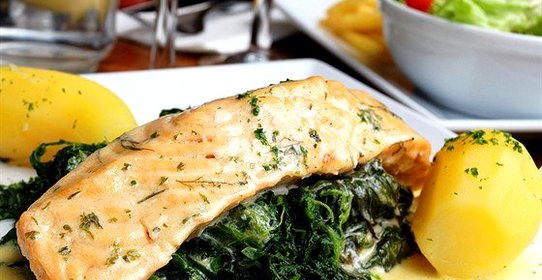 Филе рыбное, запеченное в сметанном соусе