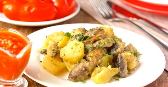 Картофель с шампиньонами и куриными сердечками