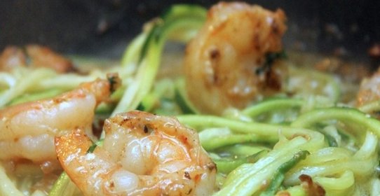 Паста с креветками и цукини