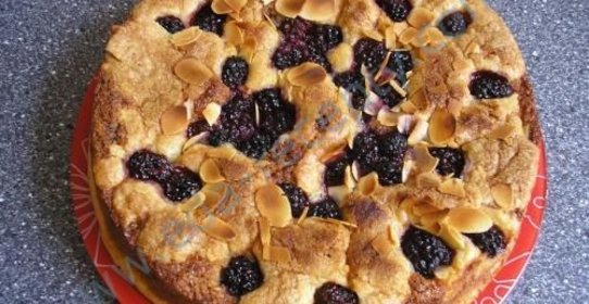 Ежевичный пирог с ежевикой из дрожжевого теста