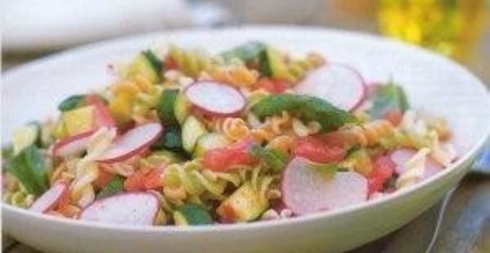 Летний салат с макаронами