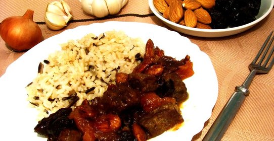 Говядина с сухофруктами