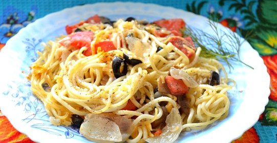 Спагетти с грибами и овощами