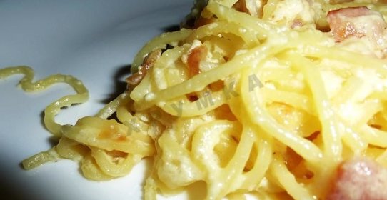 Спагетти карбонара с беконом и сливками
