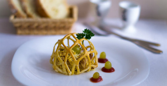 Салат с курицей и грибами в паутинке