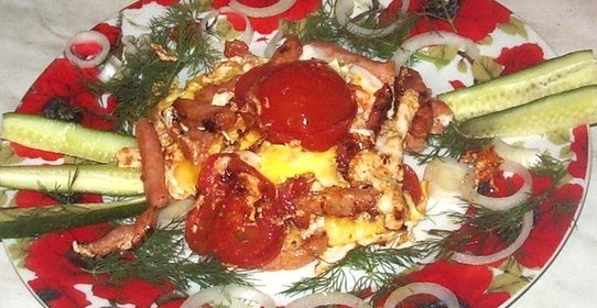 Яичница с помидорами