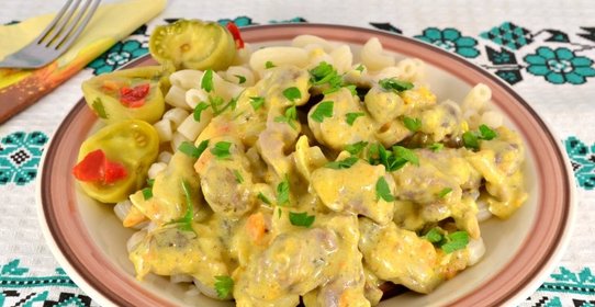 Куриные желудочки в сметане