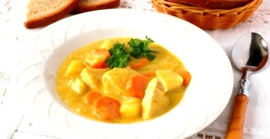 Куриная грудка с овощами в пряном молочном соусе