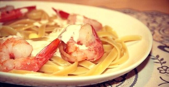 Паста с креветками и сметанным соусом