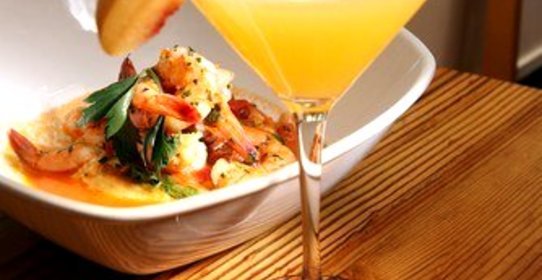 Игристый персиковый коктейль