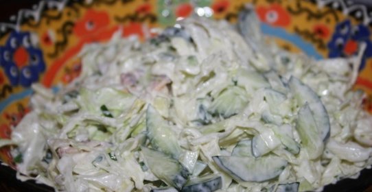 Капустный салат с коктейлем морепродуктов