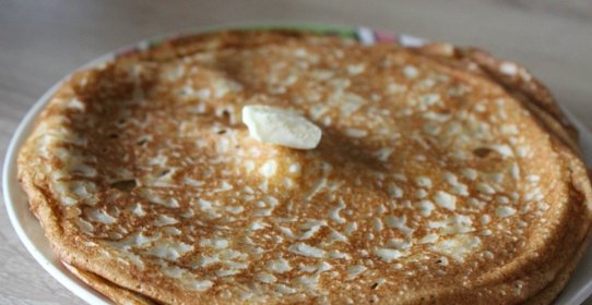 Сладкие блинчики на сметане и сывороточном коктейле Мажитэльк завтраку