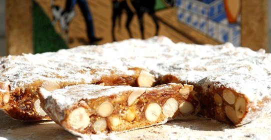 Панфорте (пирог из сухофруктов и орехов)