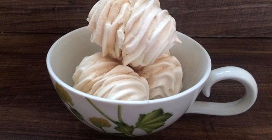 Пирожное безе с кремом