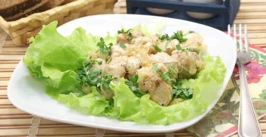 Жареная курица с луком и сыром