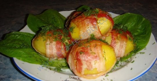 Картофель в беконе с начинкой в духовке